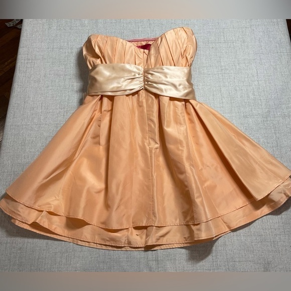 ALICE + OLIVIA silk peach short strapless dress with big bow. New w/tags. size 2 - Picture 2 of 16
